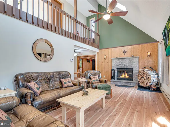 112 Maple Rd, Blakeslee, PA 18610