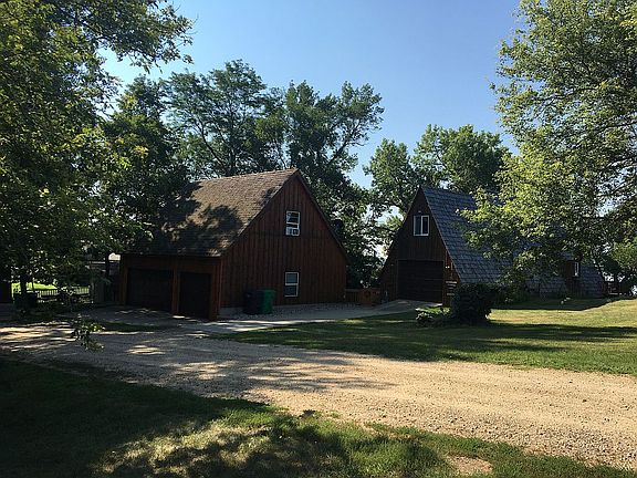 3rd image of 214 N Lake Dr