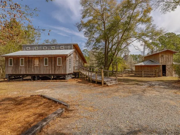 68 Holly Hill Dr, Waynesville, GA 31566