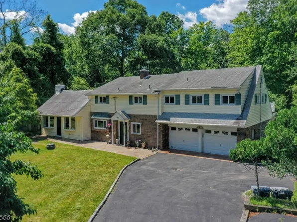 86 Old Stone Church Rd, Upper Saddle River Boro, NJ 07458