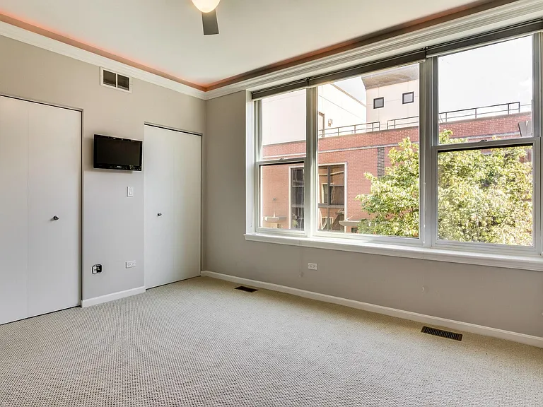 944 N Crosby St — Photo 12