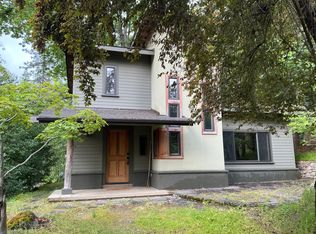 176 Strawberry Ln, Ashland, OR 97520