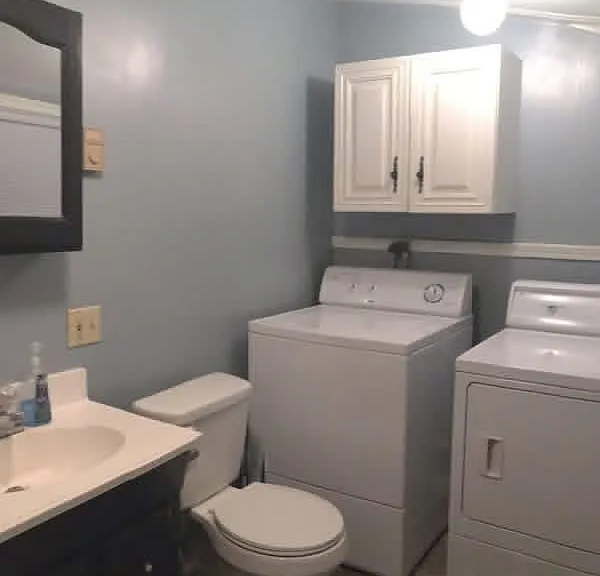 Laundry, full bathroom (shower)