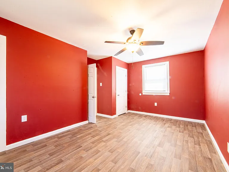 323 W Peach St #B — Photo 6