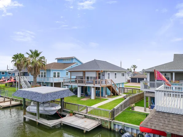 66 Tarpon St, Bayou Vista, TX 77563