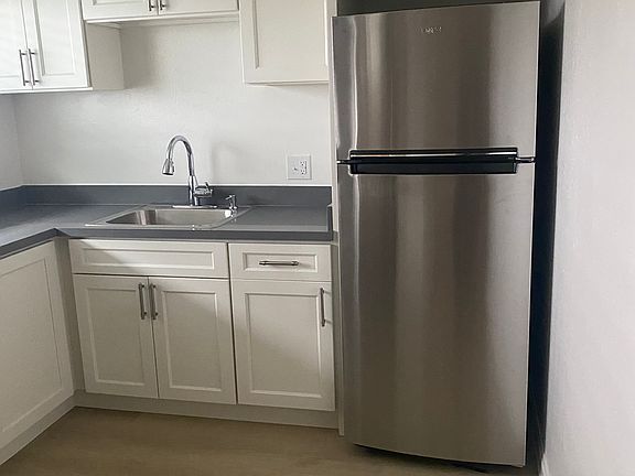 4th image of 338 Keller St APT D