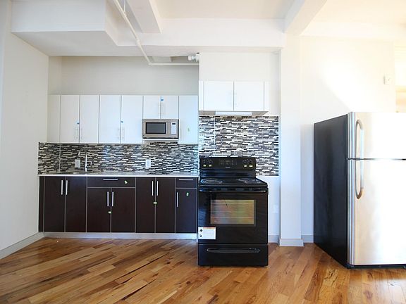 3rd image of 2928 41st Ave APT 903