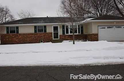 3 Bedroom L Shaped Ranch
						:
						Move In Condition