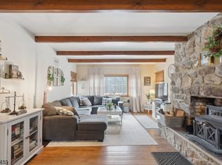 96 Mountain Lake Rd, Belvidere, NJ 07823