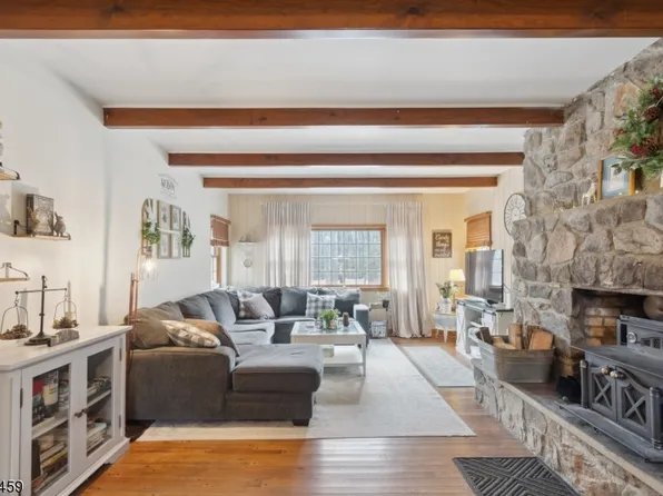 96 Mountain Lake Rd, White Twp., NJ 07823