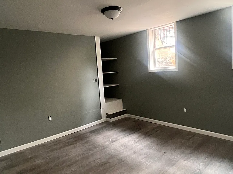 335 Blatchley Ave — Photo 4