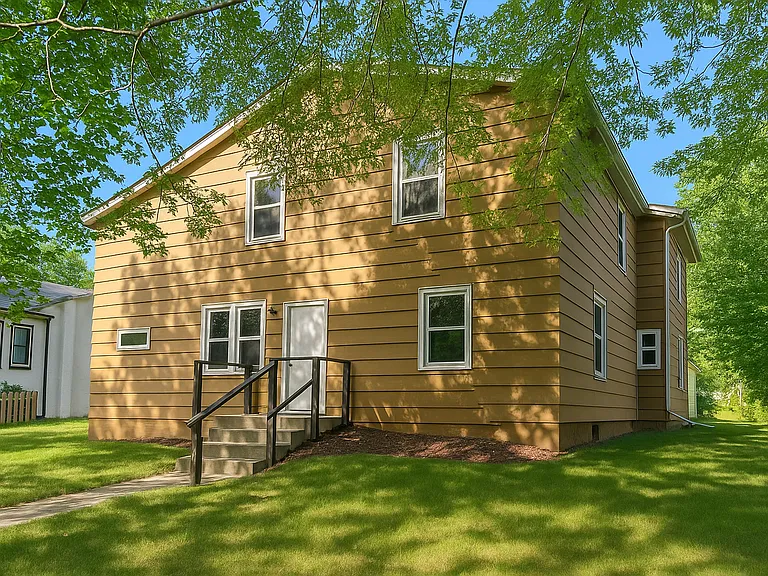 407 7th St NE Staples, MN 56479 — Photo 6