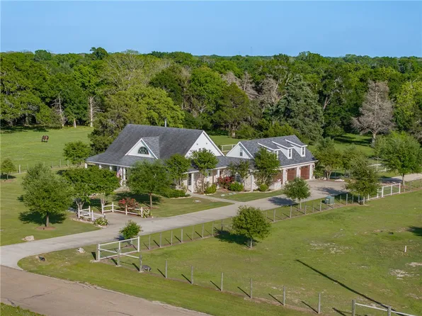 1189 Fawn Lake Dr, Bryan, TX 77808