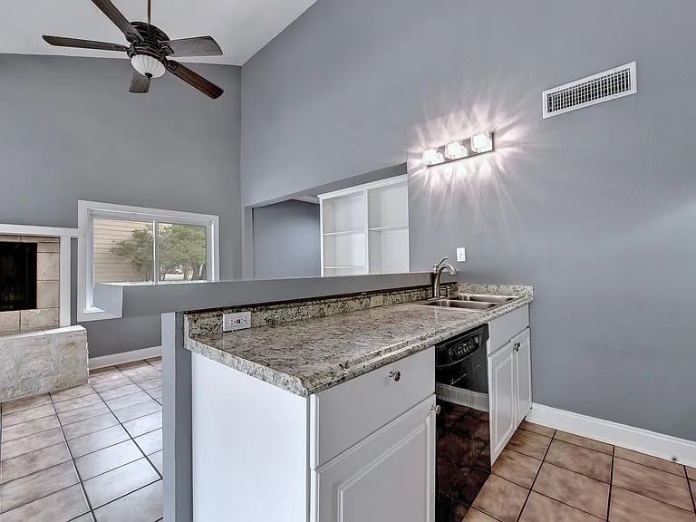 31 Marina Cir — Photo 12