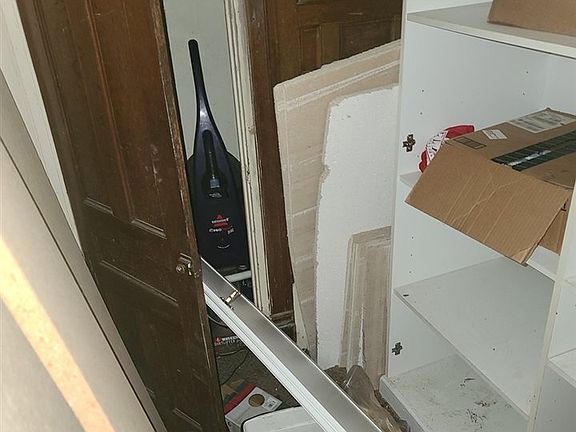 5th image of 218 N 11th St