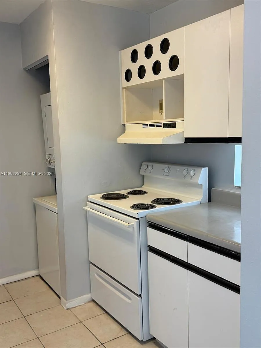 Photo 2 of 10 - 8710 SW 3rd St #201 - Pembroke Pines, FL Building Photo - 8710 SW 3rd St #201