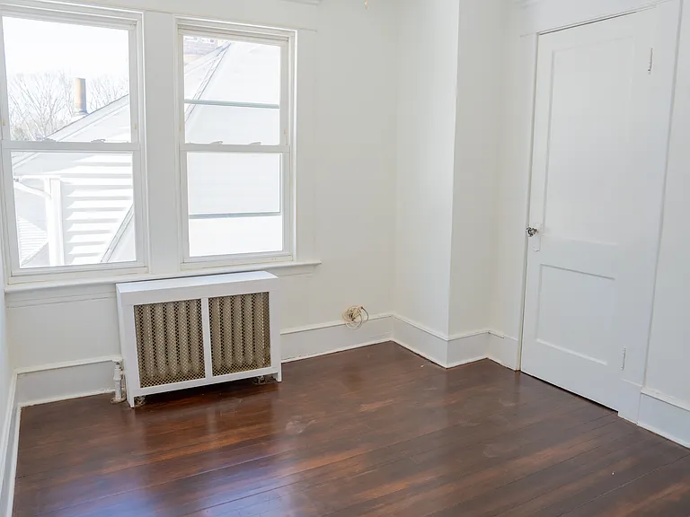 104 Thornton St — Photo 12