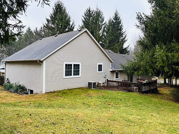 4th image of 200 Evergreen Dr