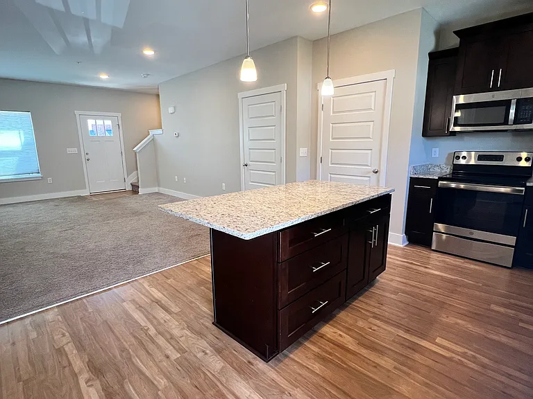 1056 Wells Way — Photo 5
