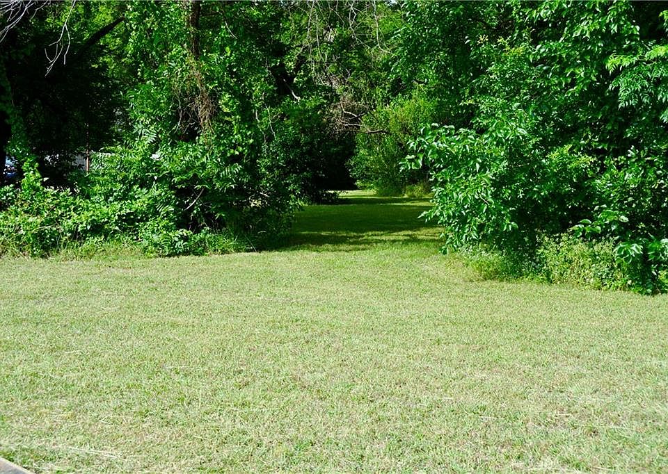 1st image of 1723 Crescent Ln
