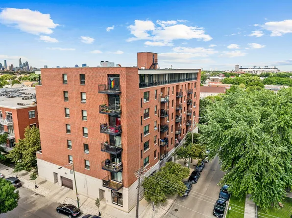 974 W 35th Pl #407, Chicago, IL 60616