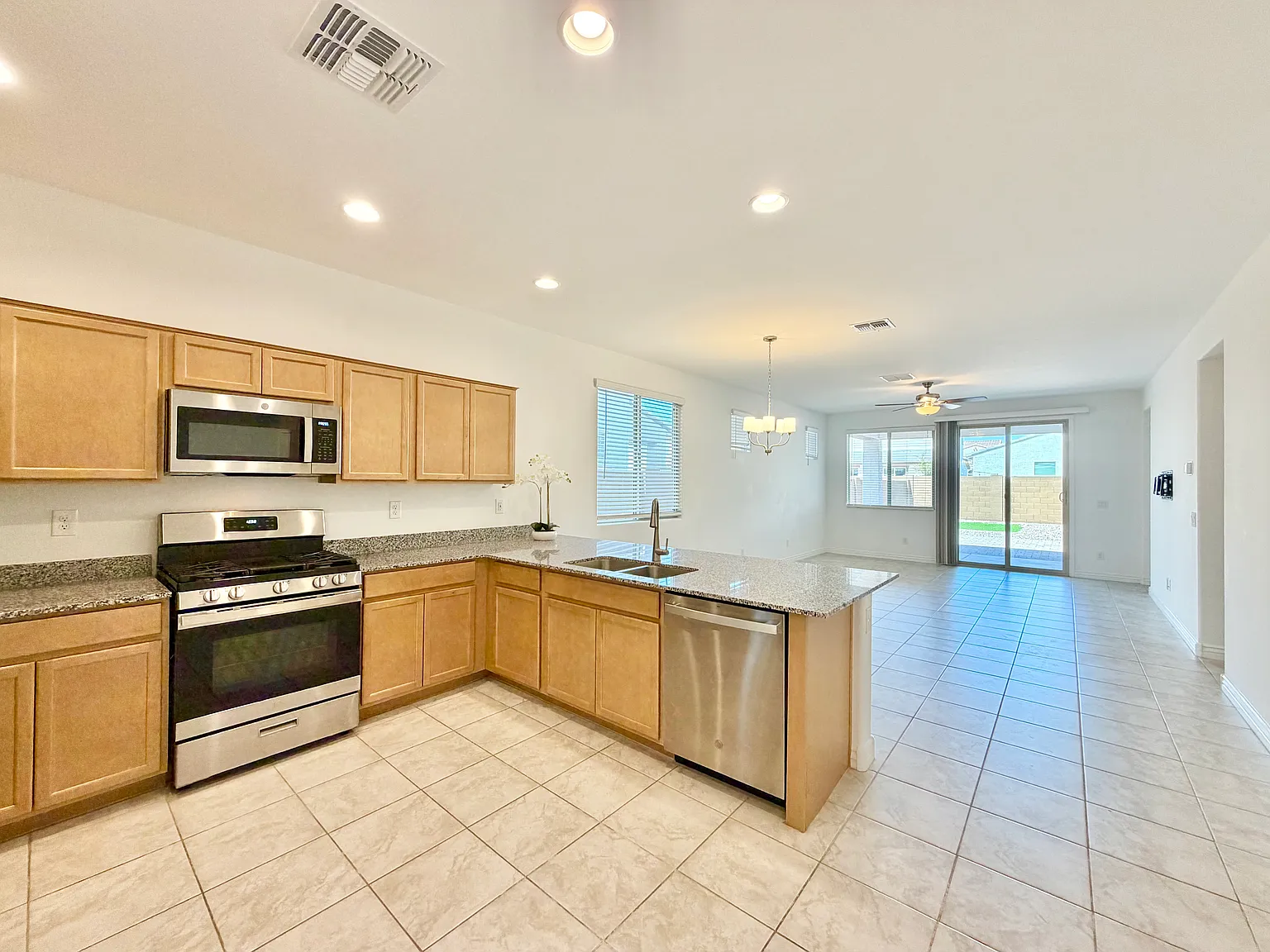 3 bed, 1775 sqft, $2,199 — Photo 4