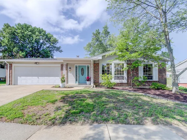 4768 Towne Centre Dr, Saint Louis, MO 63128