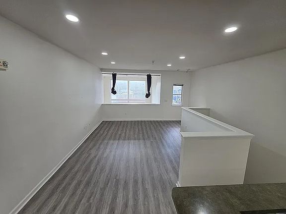 4th image of 394 Hilton Rd #394