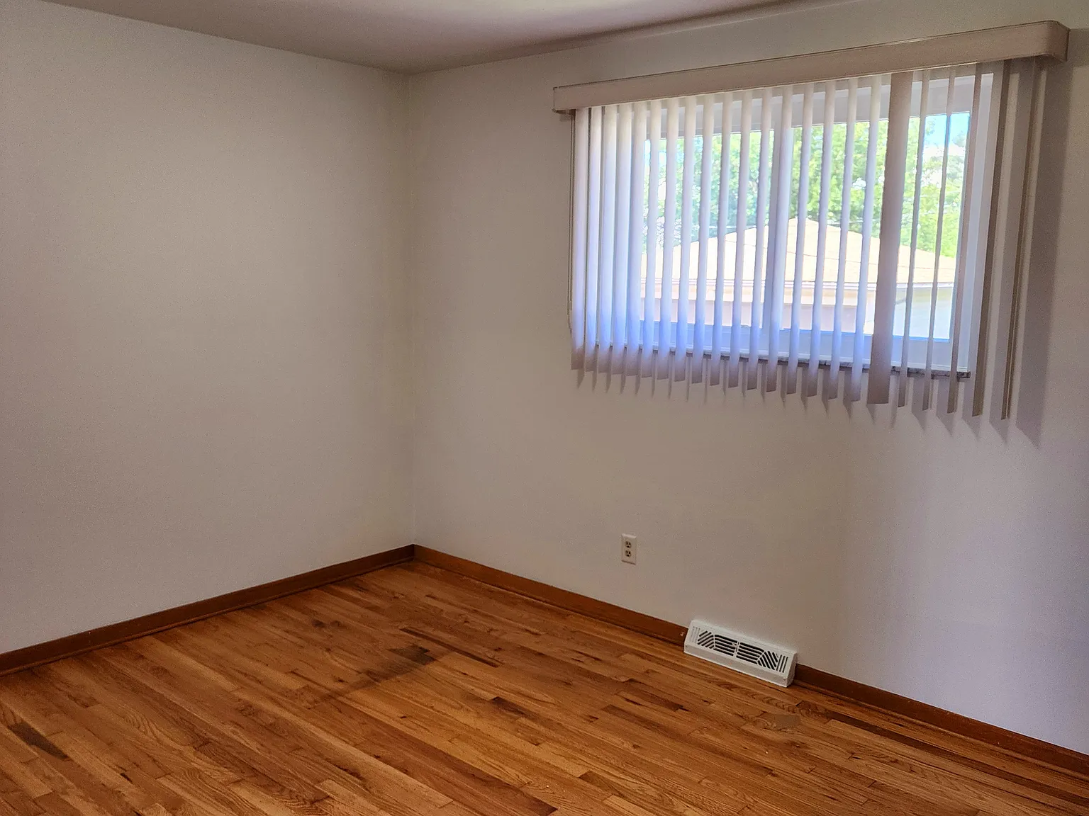 3 bed, 1074 sqft, $2,100 — Photo 4