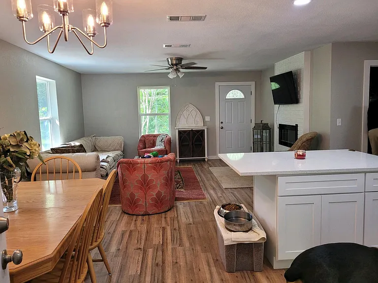 234 Ivy Dr — Photo 2