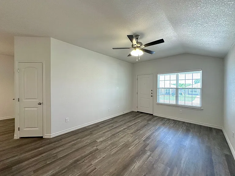 117A Dolphin Dr — Photo 4