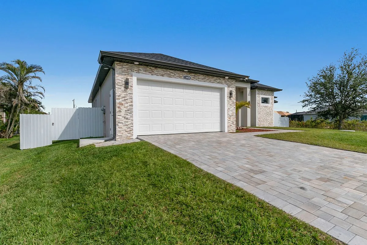 4 bed, 3.0 bath, 1735 sqft, $2,400 — Photo 2