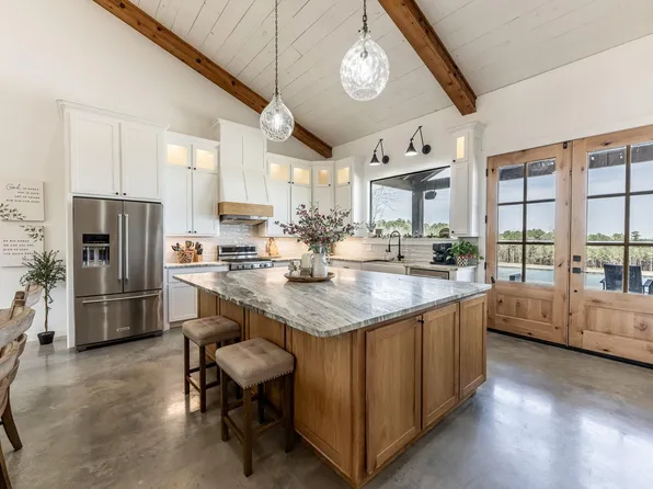 150 Bullyvard, Livingston, TX 77351