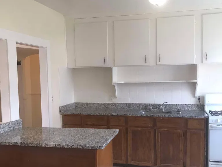 118 Seabury St Unit 2N Fall River Centrally Located 3 Bed/1 Bath — Photo 5