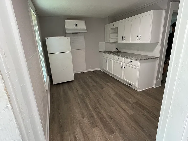 1601 Oakley Ave — Photo 1