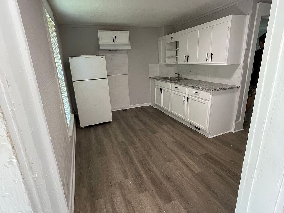 1st image of 1601 Oakley Ave