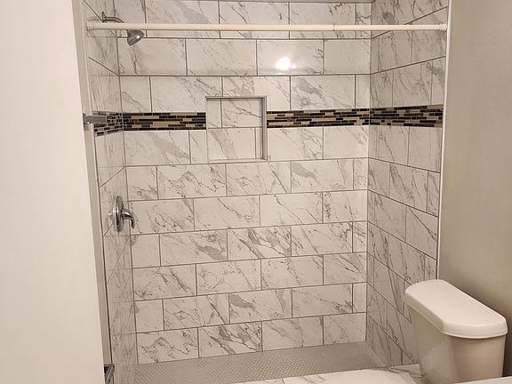 5th image of 2491 Realm St