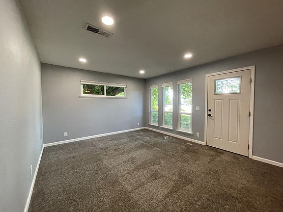 3rd image of 1 Carson St APT B