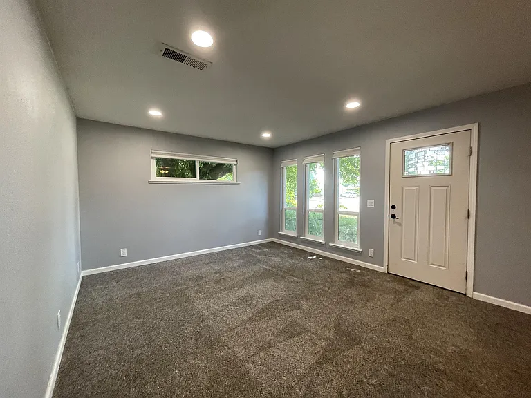 1 Carson St #B — Photo 3
