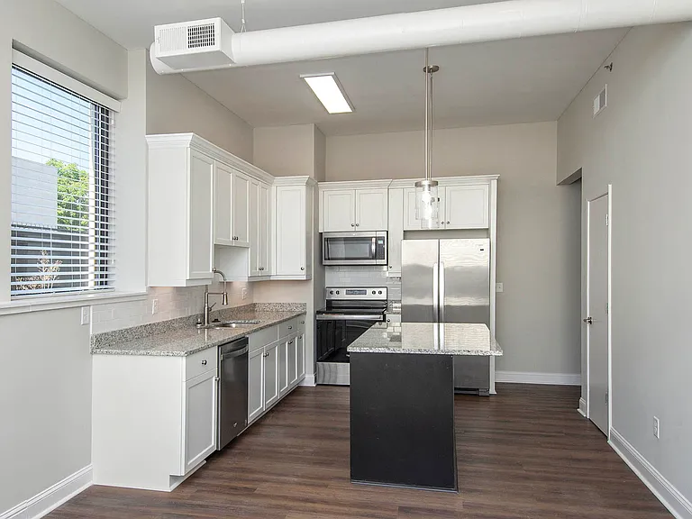 Second Avenue Apartments — Photo 10