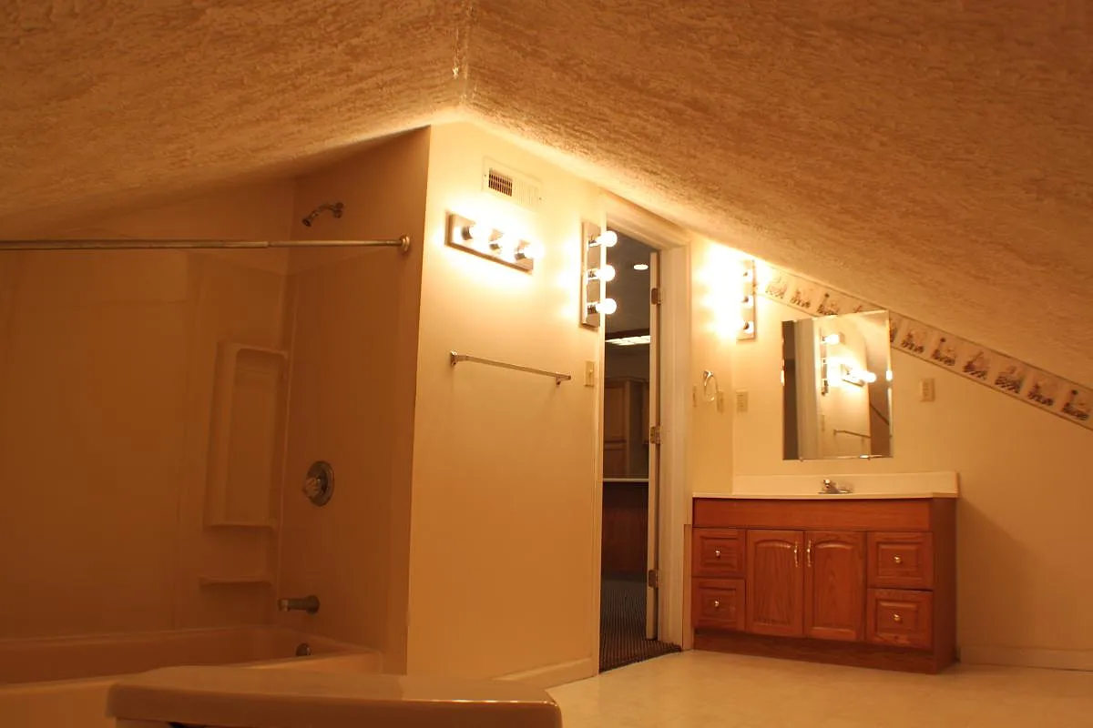 2 bed, $850 — Photo 3