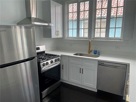 3rd image of 3210 Louisiana Avenue Pkwy