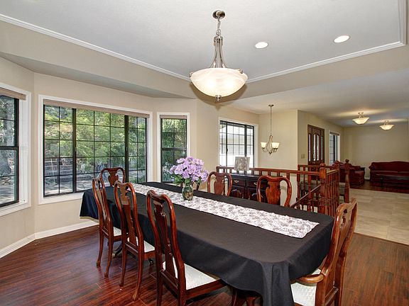 4th image of 427 Maul Oak Ct