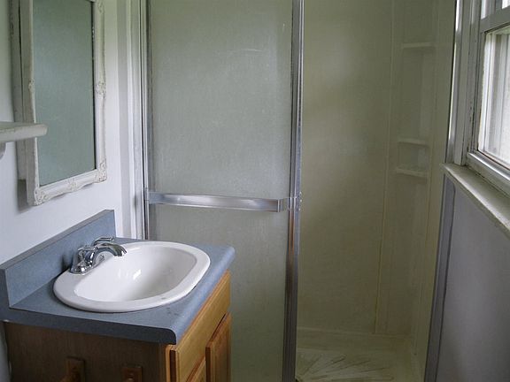 4th image of 40 McStine Ln
