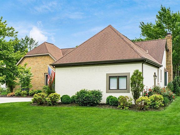 3rd image of 953 Charterhouse Ct