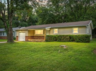 2930 E Southeast Cir, Springfield, MO 65802