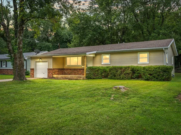 2930 E Southeast Circle, Springfield, MO 65802