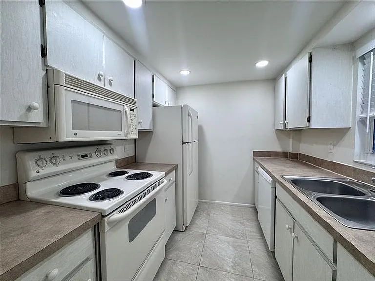 244 Saint Augustine Ave #304W — Photo 6
