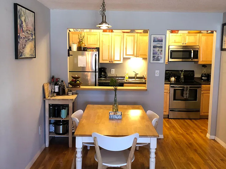 22 Laurel St — Photo 1