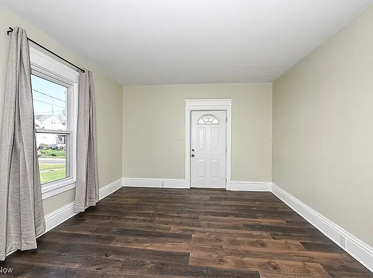 204 W Summit St — Photo 12